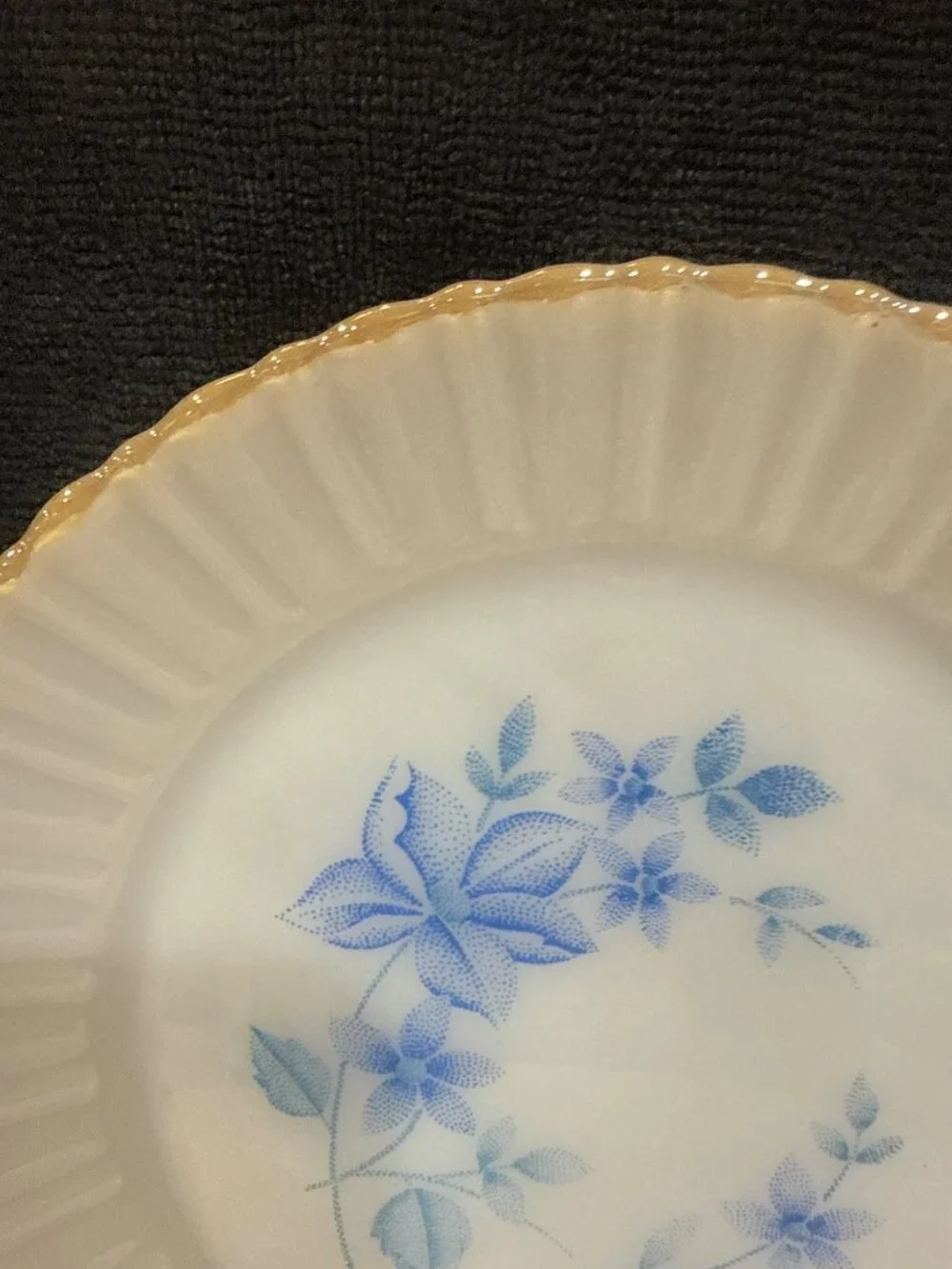 vintage Termocrisa Mexico milk glass plate (1) 9” 